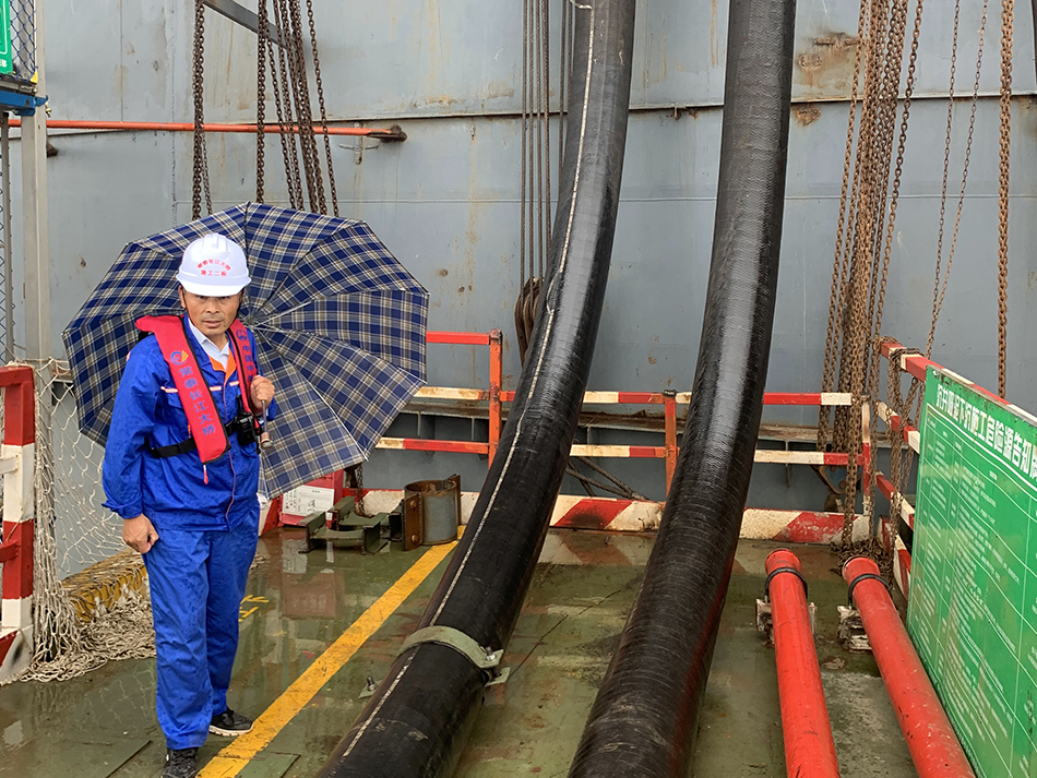 中鐵七局空壓機過氣膠管現場.jpg 中鐵七局空壓機過氣膠管現場.jpg